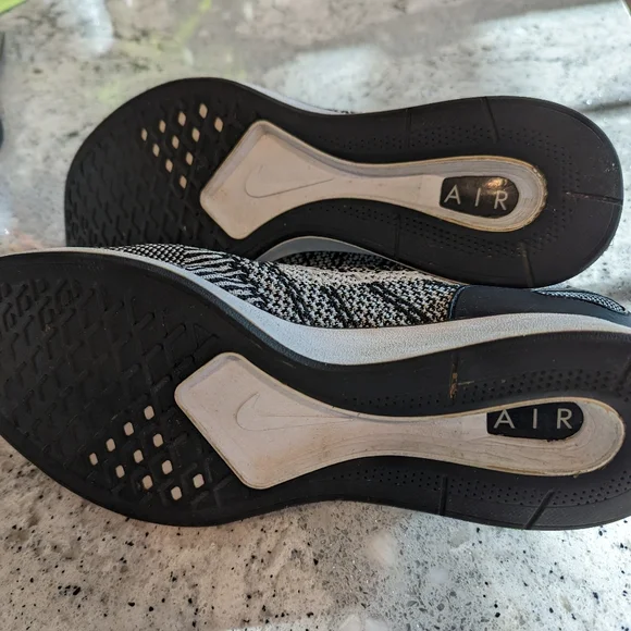 Nike Men's Mariah Flyknit Size 9 - Picture 6 of 7